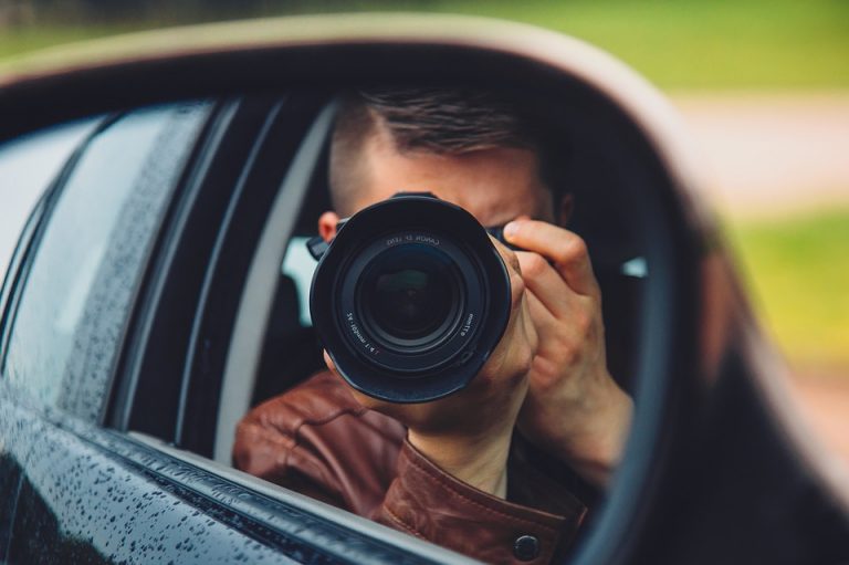 Podziały społeczne – grudniowy konkurs fotograficzny w Szerokim Kadrze