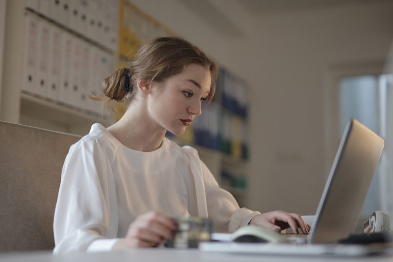 Rośnie zainteresowanie księgowością online. Nowe technologie pomagają małym przedsiębiorcom