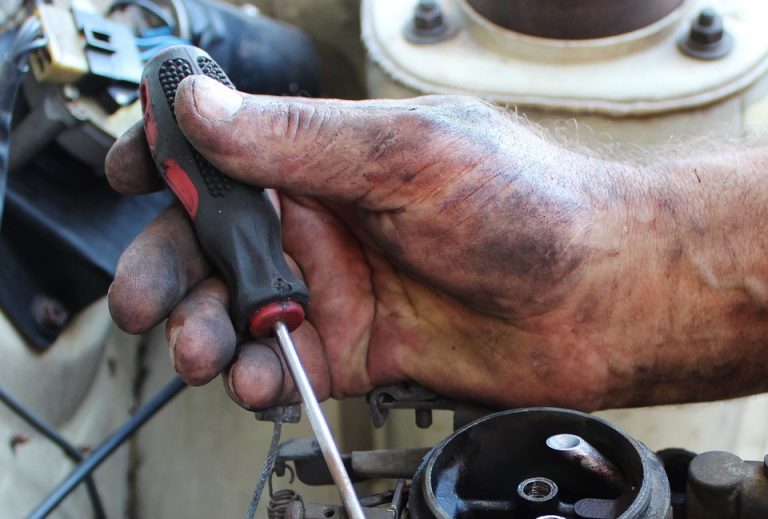 Zawód mechanik – co warto wiedzieć o pracy w warsztacie?